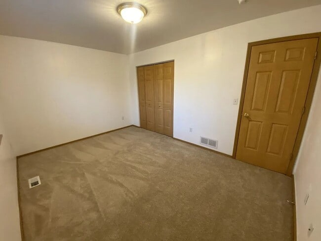 Building Photo - 2 Bedroom, 1 Bathroom in Southwest Anchorage.