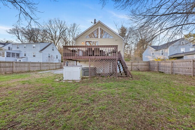 Building Photo - 105 Valley Rd