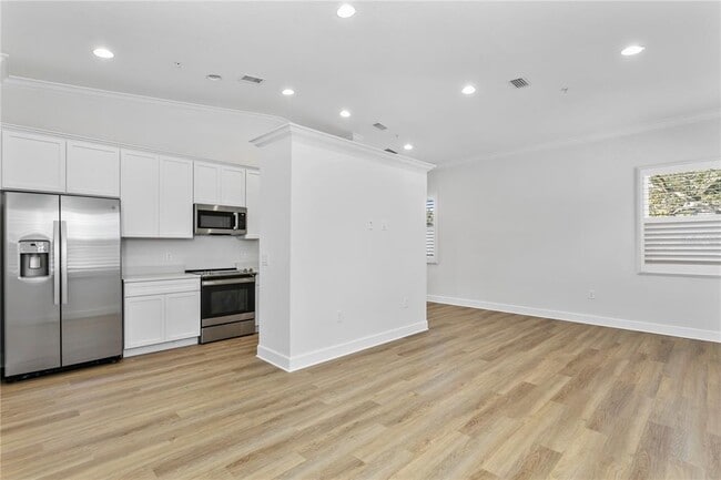 Building Photo - 1903 W Bristol Ave