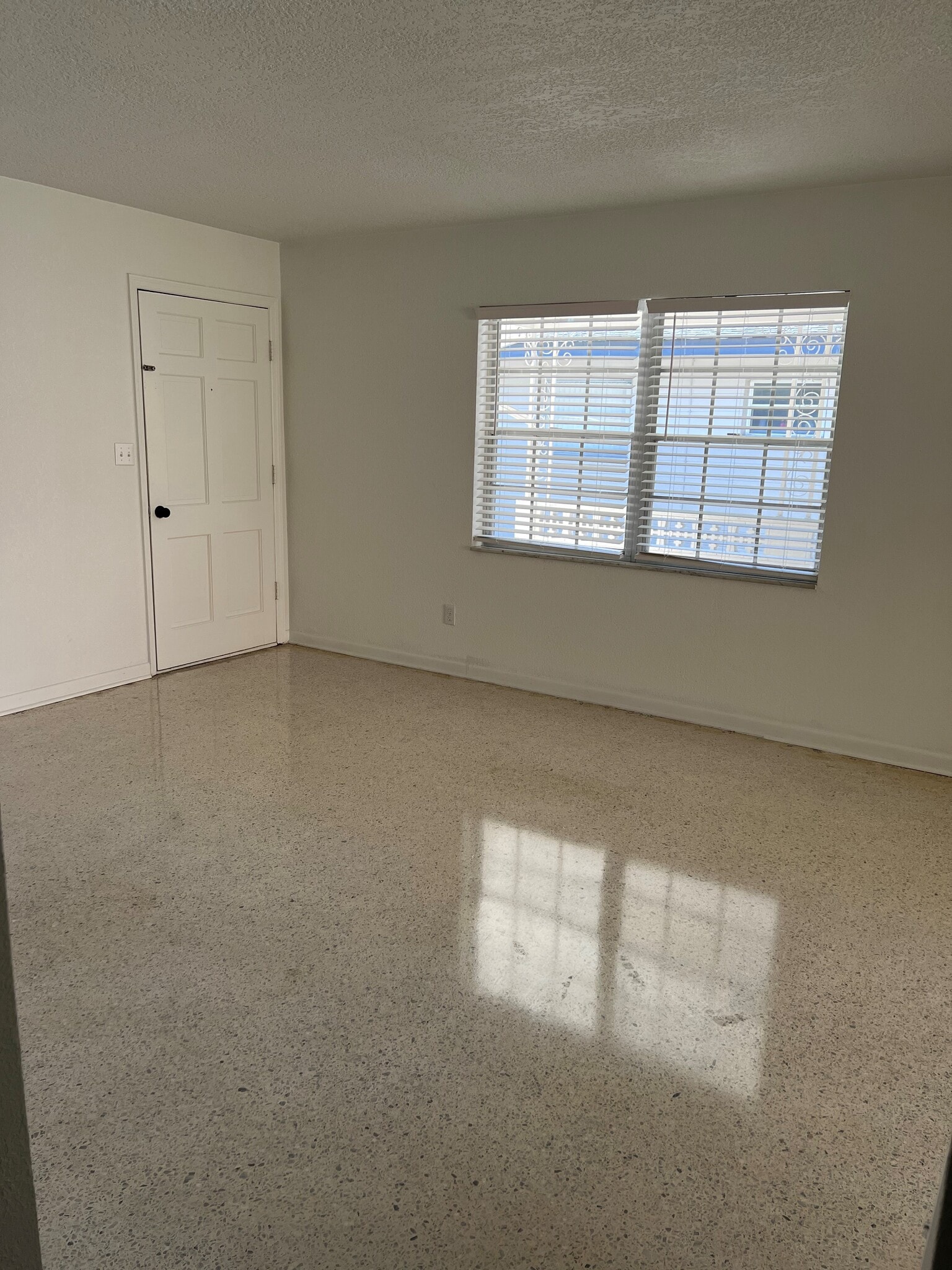 Building Photo - 2005 E Jefferson St