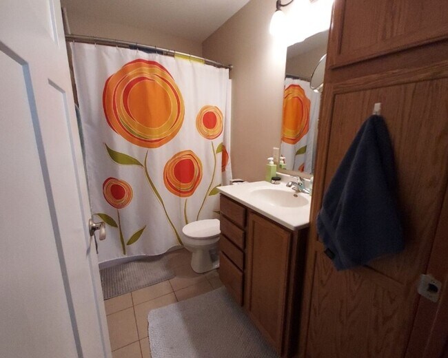 Building Photo - Nice 2 Bedroom 2 Bathroom Twinhome in Somerset