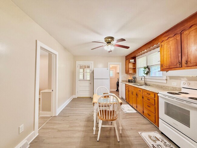 Building Photo - Fully Furnished & Utilities Included -SHORT TERM LEASES AVAILABLE with a premium.