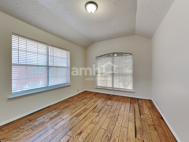 Building Photo - 828 Norfolk Dr