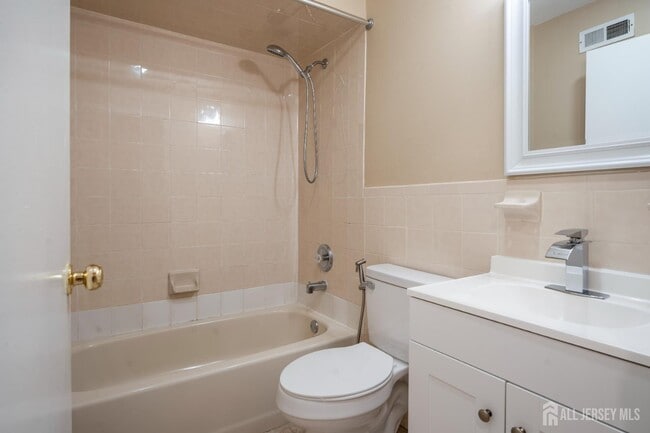 Building Photo - 4410 Birchwood Ct