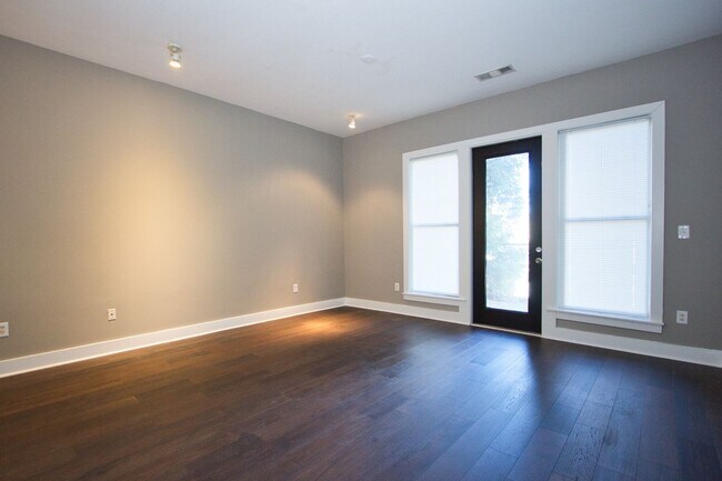 Building Photo - 1195MT