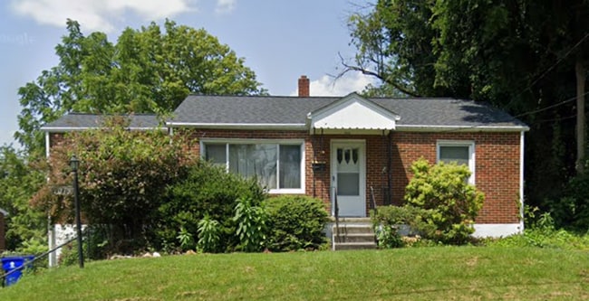 Primary Photo - 1015 Montgomery St NW
