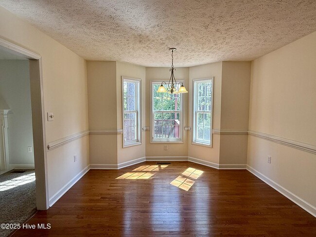 Building Photo - 135 Newington Way
