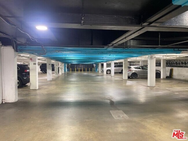 Building Photo - 7045 Hawthorn Ave