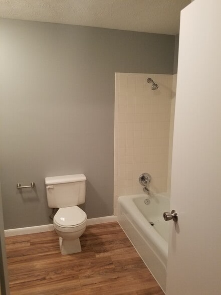 Shared Bathroom; Laundry (hook-up only) - 720 Shadycrest Dr