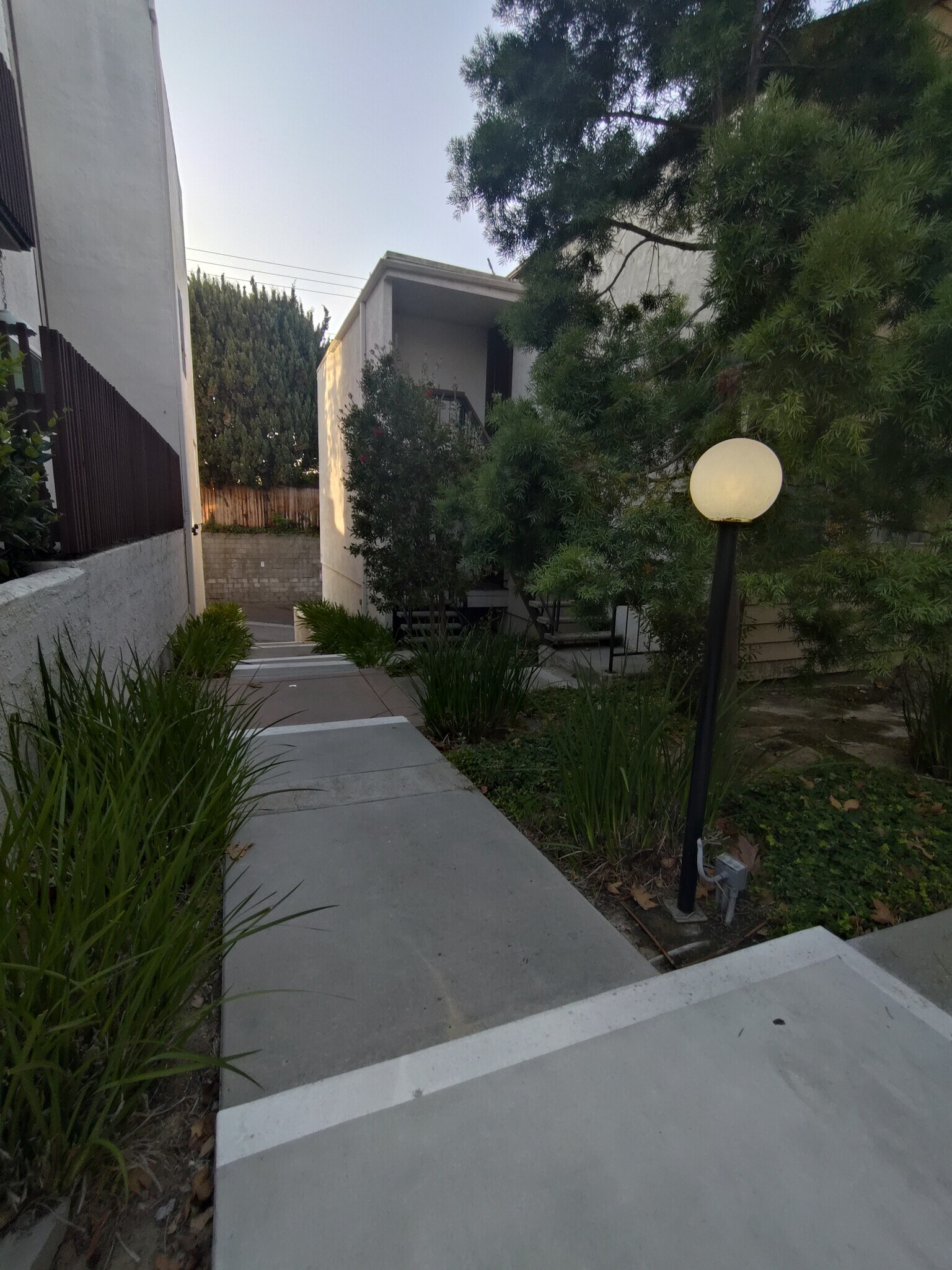Building Photo - 5950 Canterbury Dr