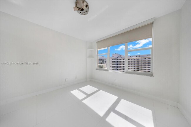 Building Photo - 5600 Collins Ave