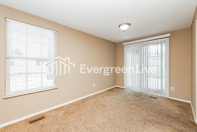 Building Photo - 5714 Troy Villa Blvd