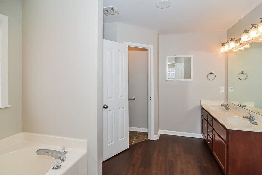 Building Photo - 3615 Stevens Bend Dr