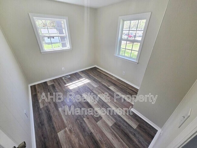 Building Photo - 1000 Camden St