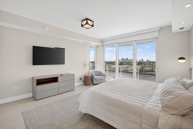 Building Photo - 612 Bayshore Dr