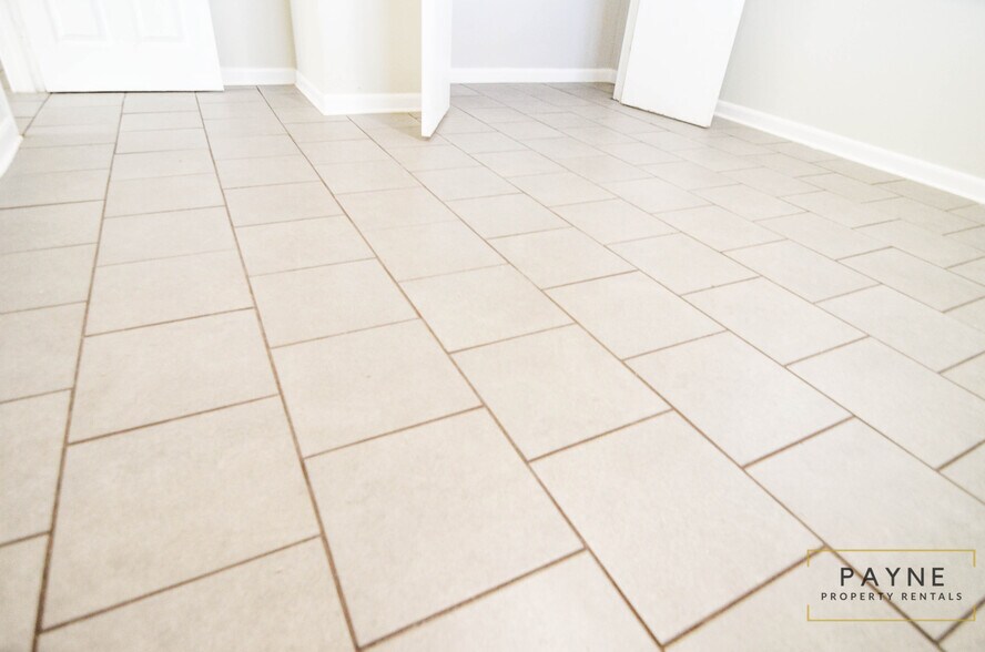 Building Photo - 4333 Rosemont Dr #A