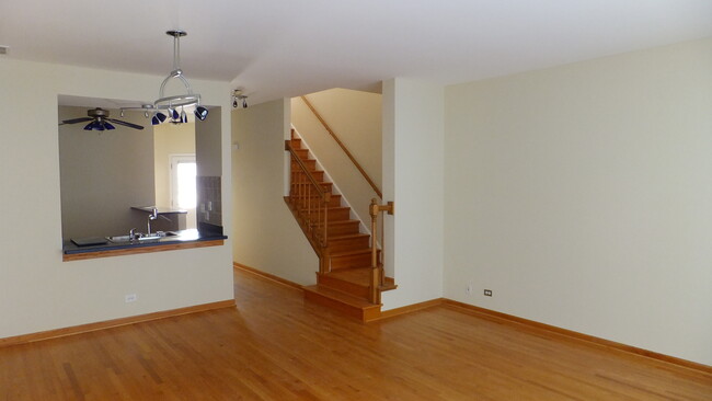 Building Photo - 367 Hunterdon Ct