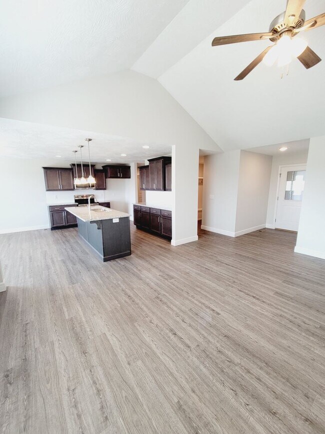 Building Photo - Wild Horse Luxury,  Newer,  4 Bed Room, 3 Car Garage