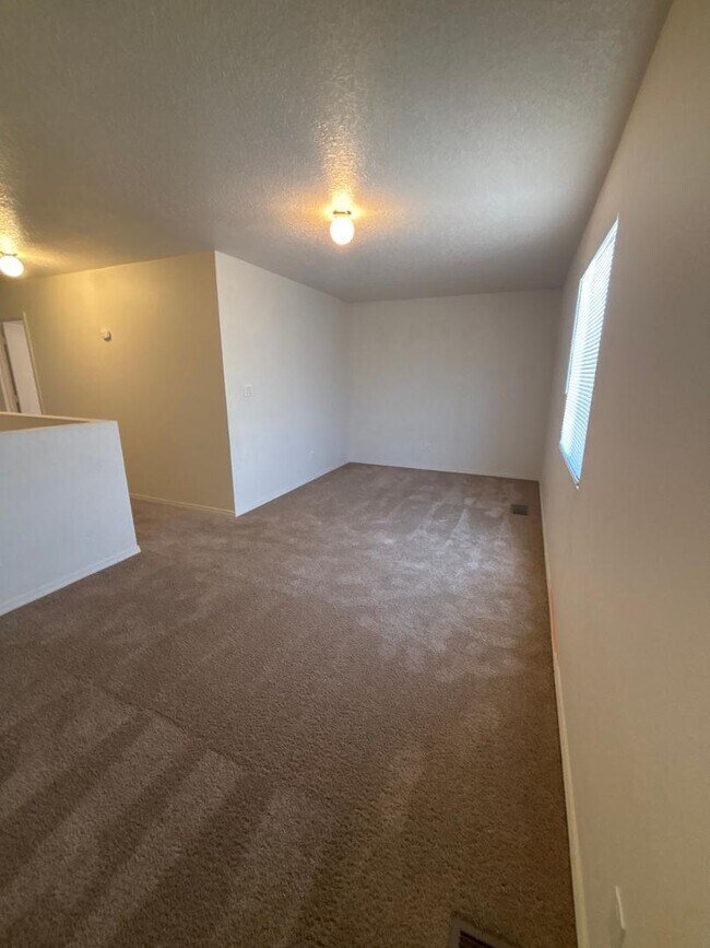 Building Photo - 1726 Gallinas Rd