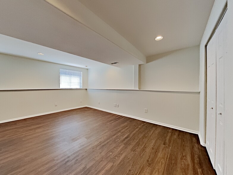 Building Photo - 19984 E Lasalle Dr