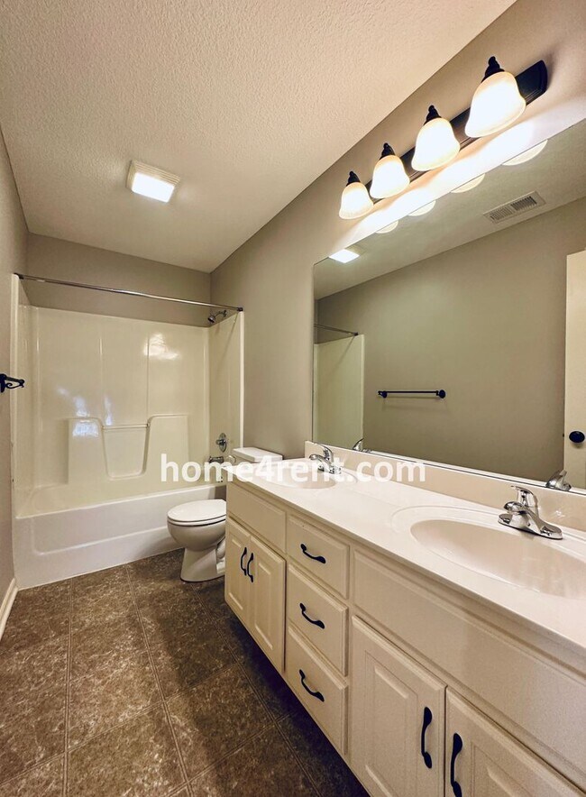 Building Photo - Gorgeous Olathe, 5 BR Home w/ Wood floors,...