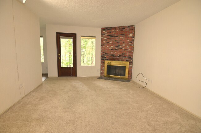 Building Photo - 14018 Juanita Dr NE