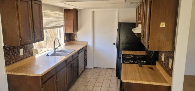 Building Photo - 2 bedroom in GLENDALE AZ 85303