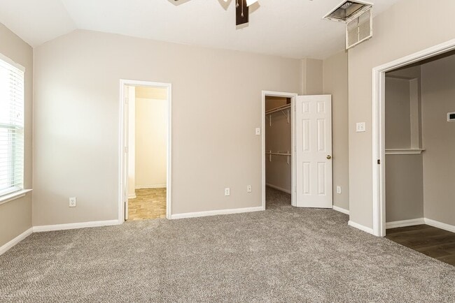 Building Photo - 1711 Rock Ridge Dr