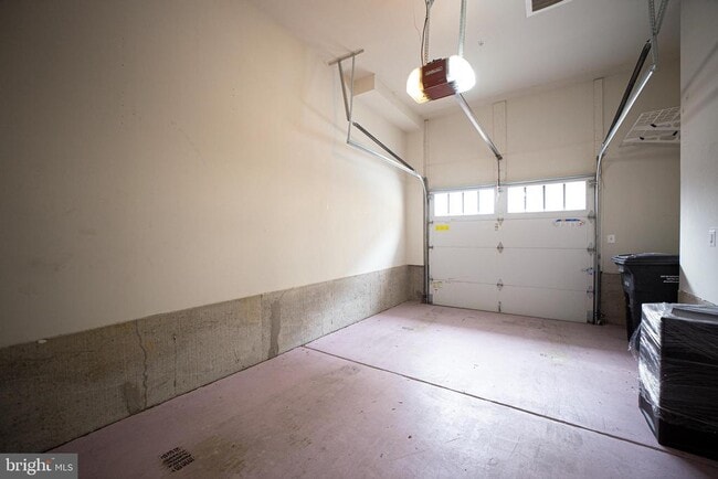 Building Photo - 620 McKenzie Ave