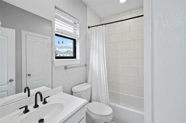 Building Photo - 1409 Rosedale St