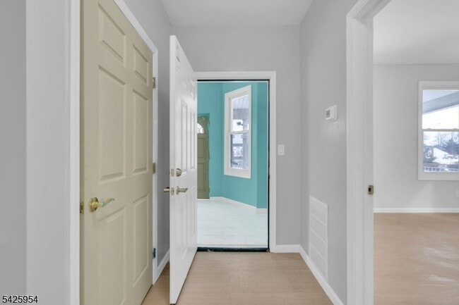 Building Photo - 123 Dodd St