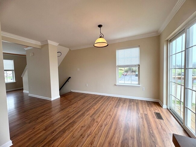 Building Photo - 3 Bedroom 2.5 Bathroom in York!