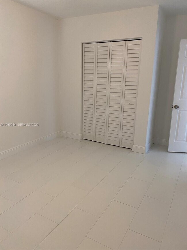 Building Photo - 2833 SW 38th Ave