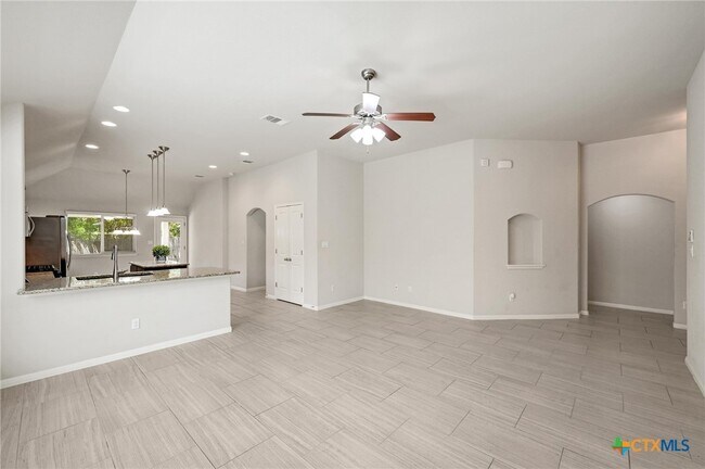 Building Photo - 2500 Highland Haven Dr