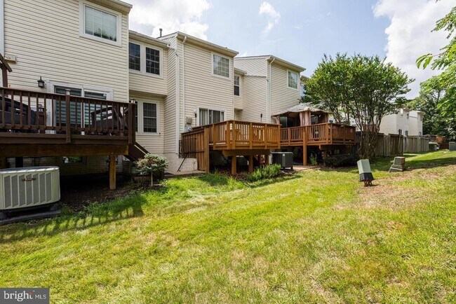 Building Photo - 43122 Forest Edge Square