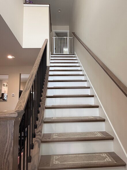 Building Photo - 33 Wisteria Ln