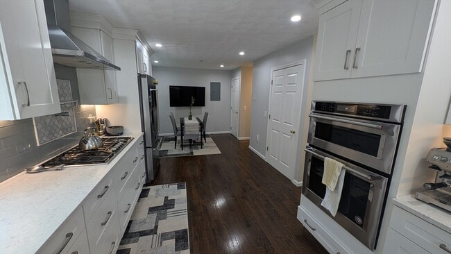 Building Photo - 20 Winterberry Way