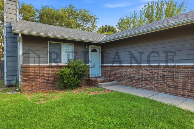 Building Photo - 2770 N Parkridge Ct