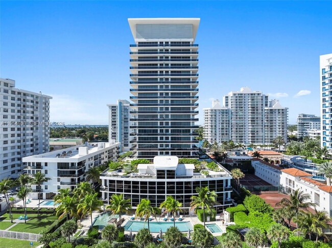 Building Photo - 5875 Collins Ave