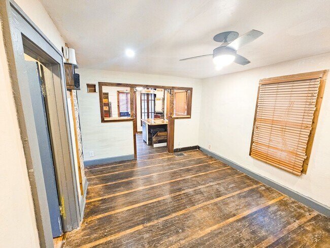 Building Photo - 2523 E 18th St