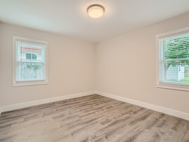Building Photo - 5804 Eureka Dr
