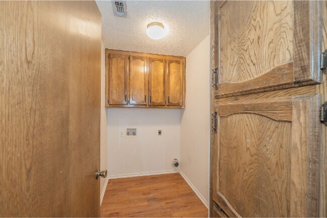 Building Photo - 6753 Spoonwood Ln