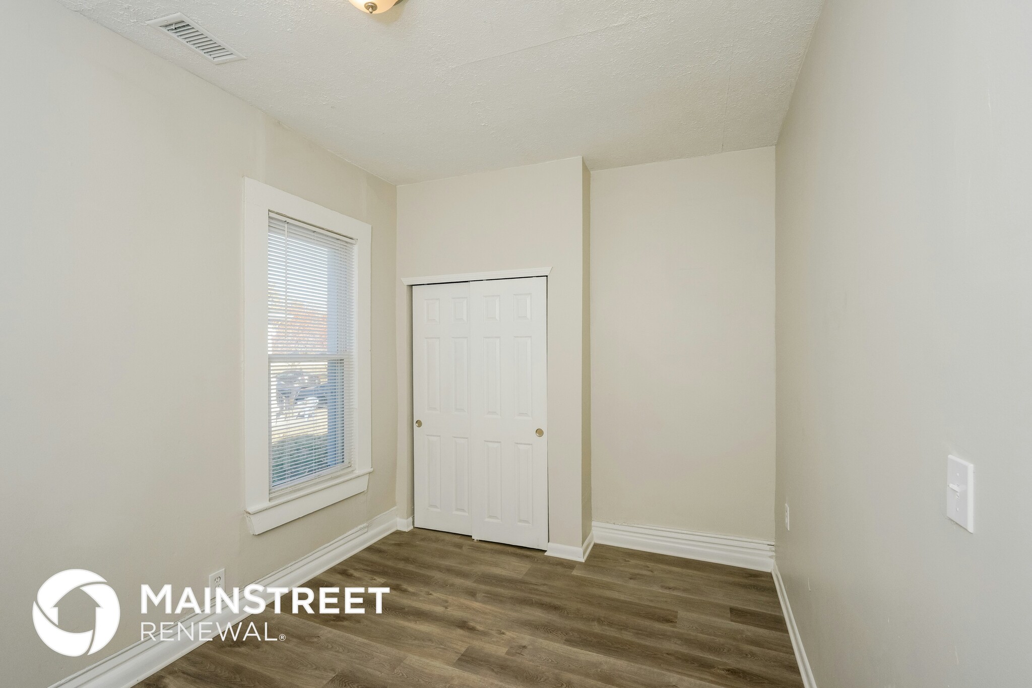 Building Photo - 664 S 27th St