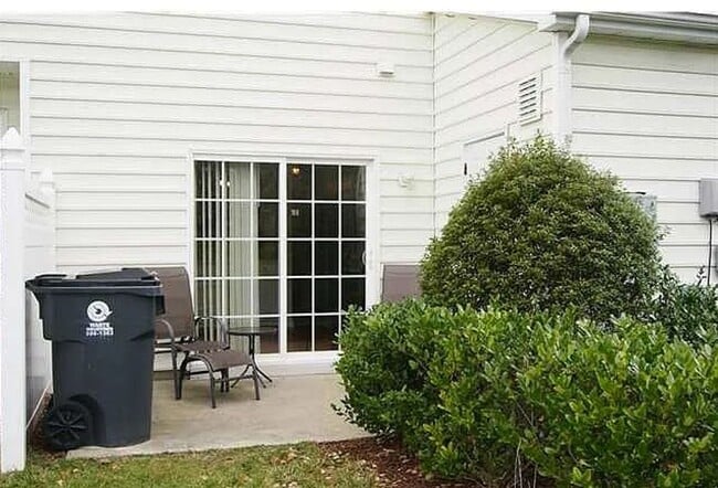 Building Photo - 21 Canary Ct