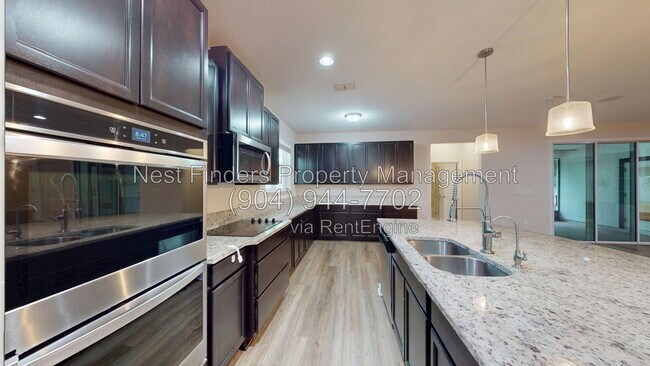 Building Photo - 2704 Daylily Ln