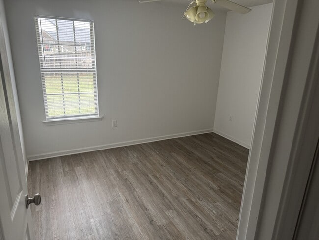 Building Photo - 945 Wineberry Rd