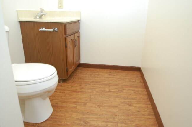 Building Photo - 521-A S Silverwood Lane