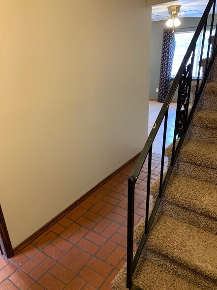 Building Photo - 641 Belle Air Ave