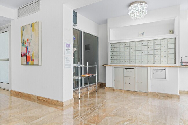 Building Photo - 3580 S Ocean Blvd