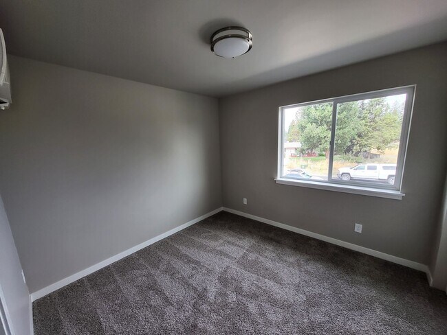 Building Photo - 61570 SE Lucia St